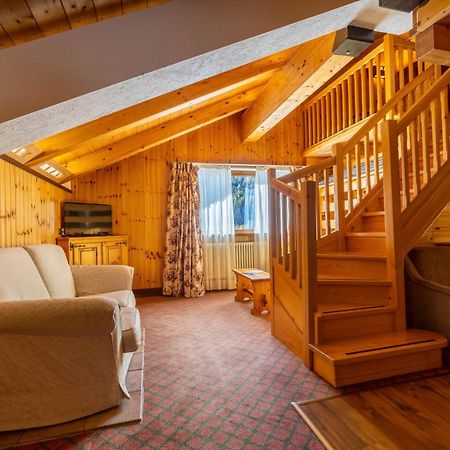 Hotel Bouton D'Or - コー​​ニュ エクステリア 写真