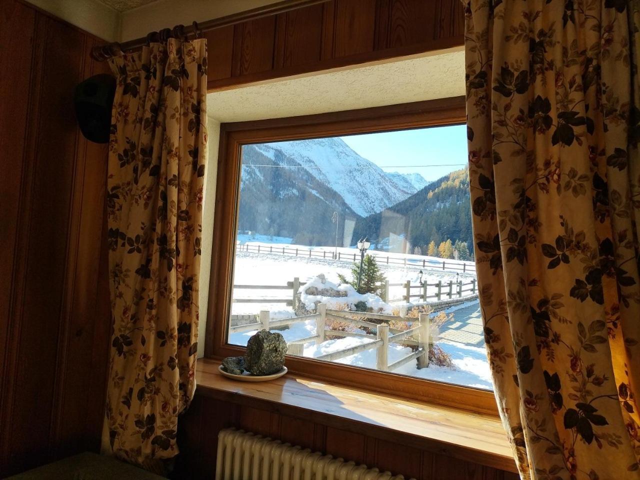 Hotel Bouton D'Or - コー​​ニュ エクステリア 写真