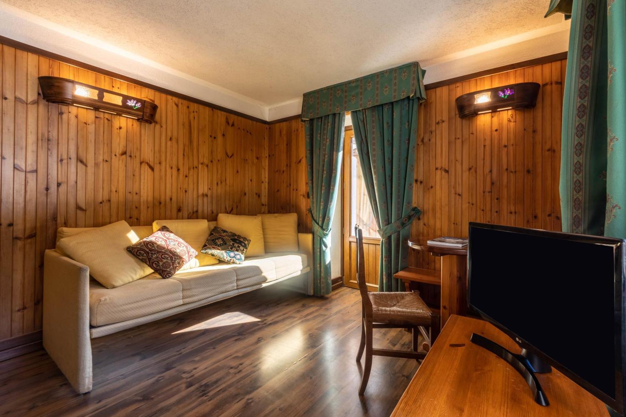 Hotel Bouton D'Or - コー​​ニュ エクステリア 写真