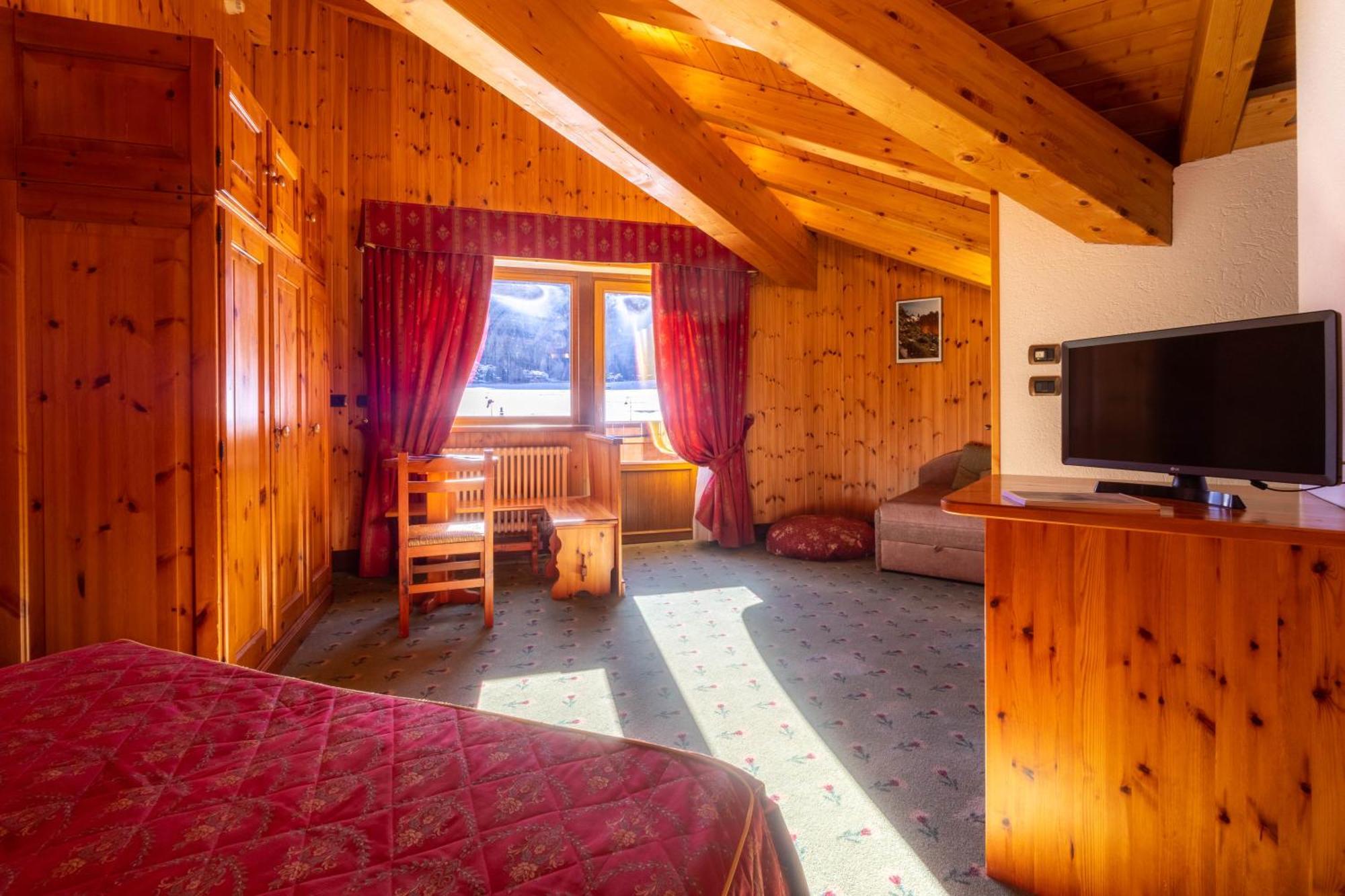 Hotel Bouton D'Or - コー​​ニュ エクステリア 写真