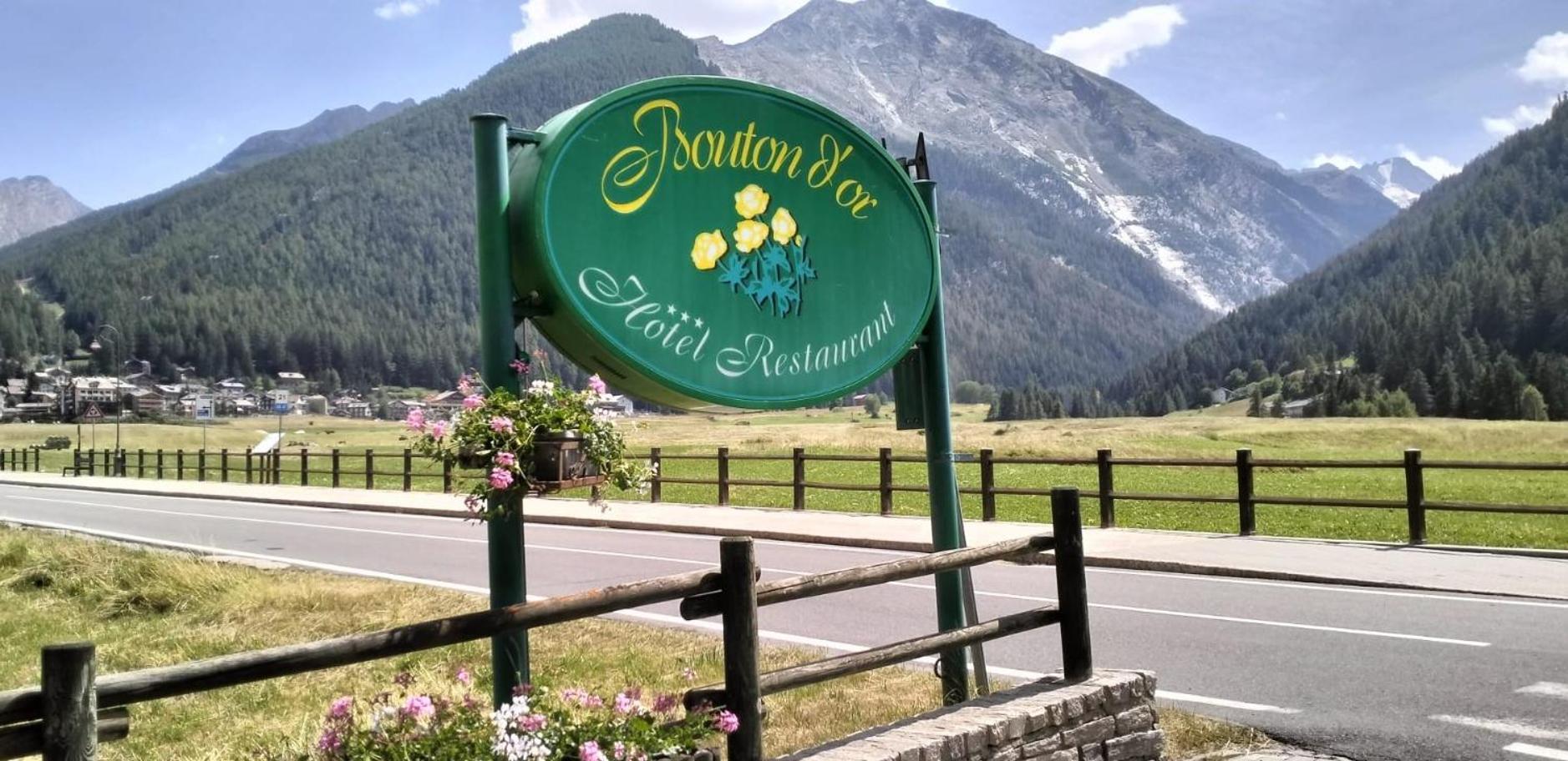 Hotel Bouton D'Or - コー​​ニュ エクステリア 写真