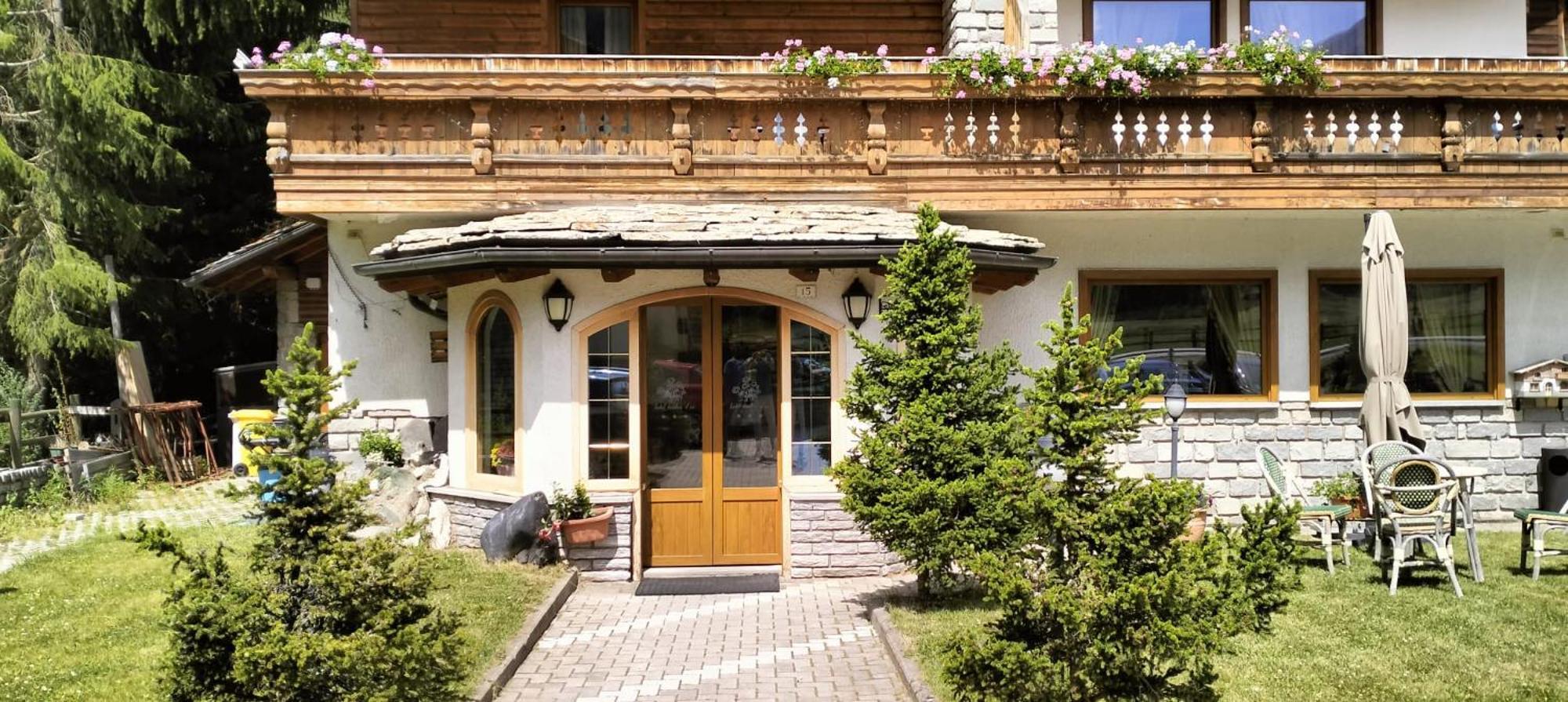 Hotel Bouton D'Or - コー​​ニュ エクステリア 写真